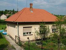 Hungarian L-shaped house with new roof 910, detail information