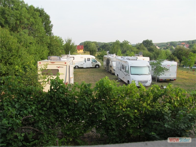 25 Groep van 7 Franse Campers op veld2